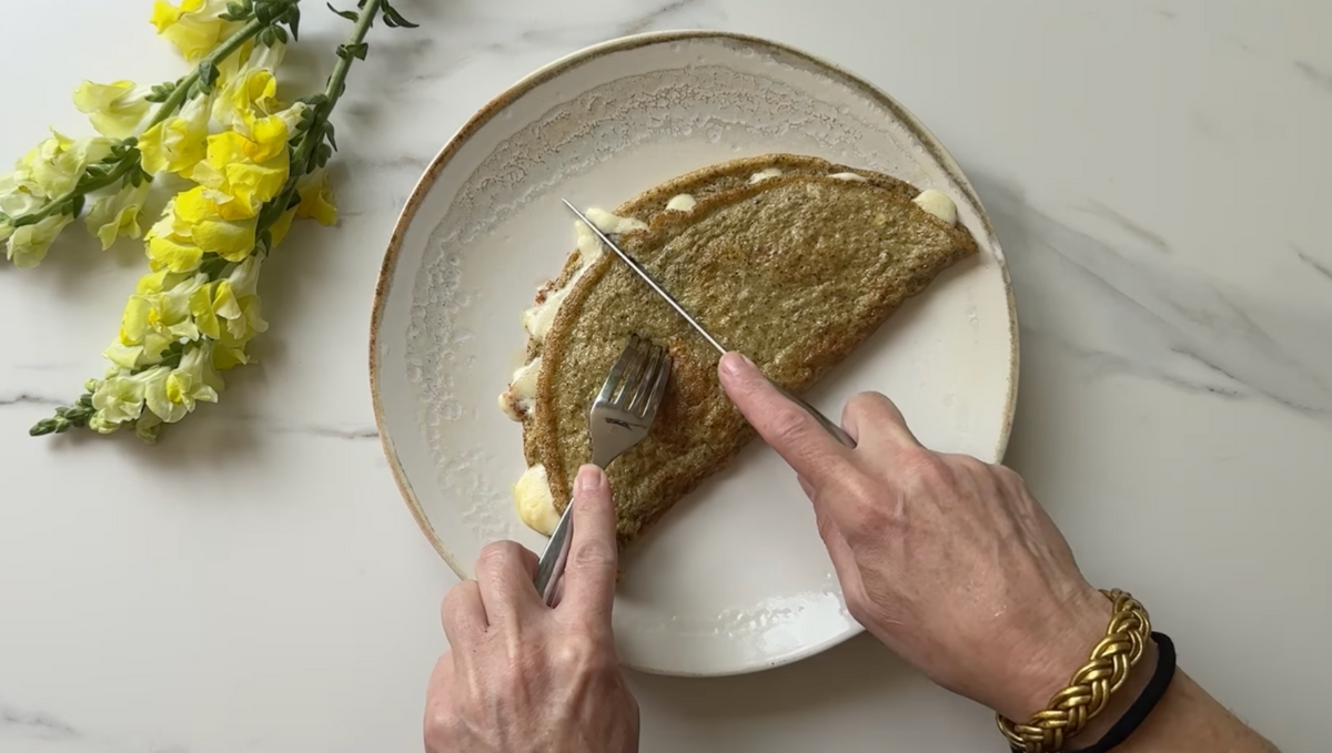 Crepa de huevo con zaatar y queso Oaxaca