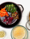 Verduras rostizadas con arroz integral, quinoa y salsa de Miso con Tahini.
