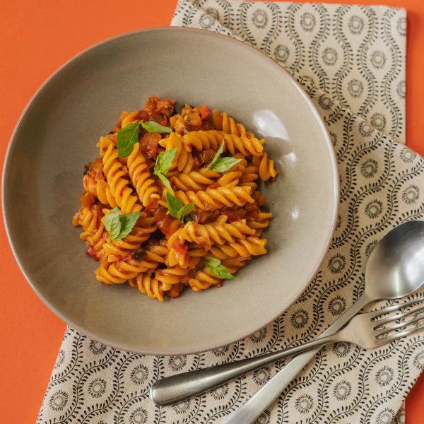 🌶️ Harissa Med Cuisine – Pasta picante con espíritu mediterráneo